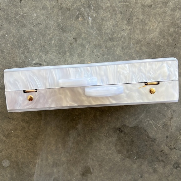 ELIZABETH SUTTON | ACRYLIC CLUTCH PURSE - Picture 3 of 9